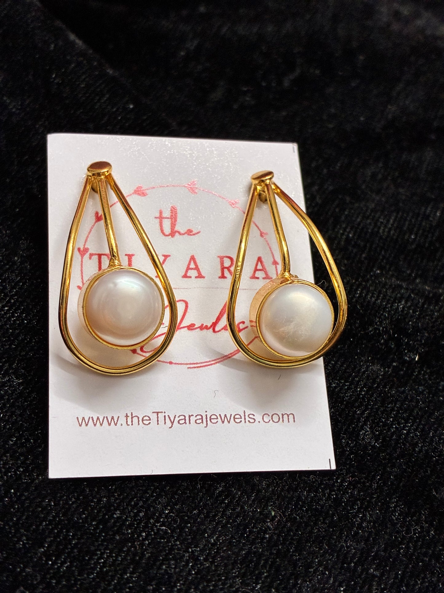 Hanging Pearl Earring