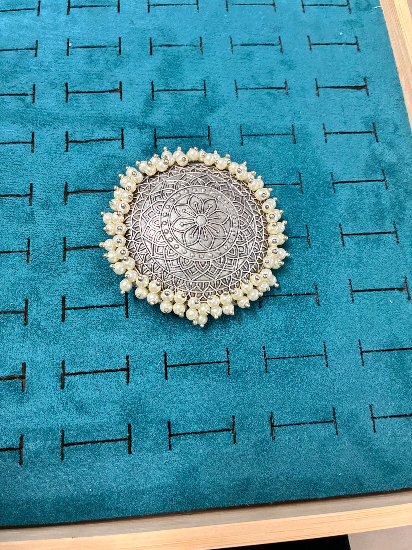 Pearl studded Sliver touch Ring