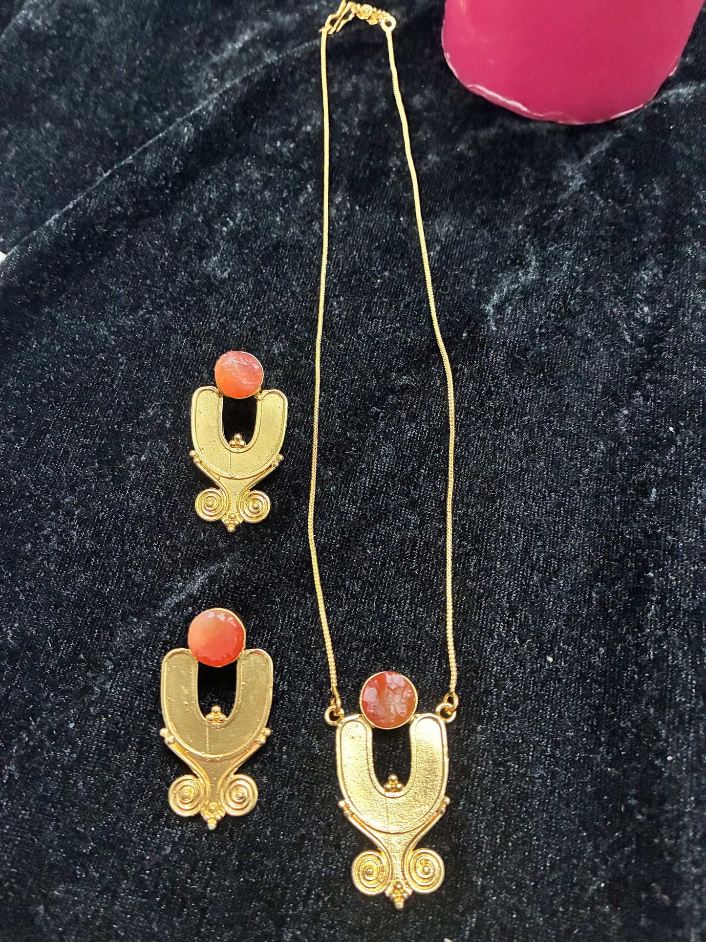 Red Egyptian Set